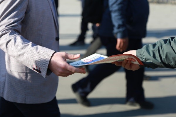 How to Choose the Right Flyer Distribution Service for Your Business